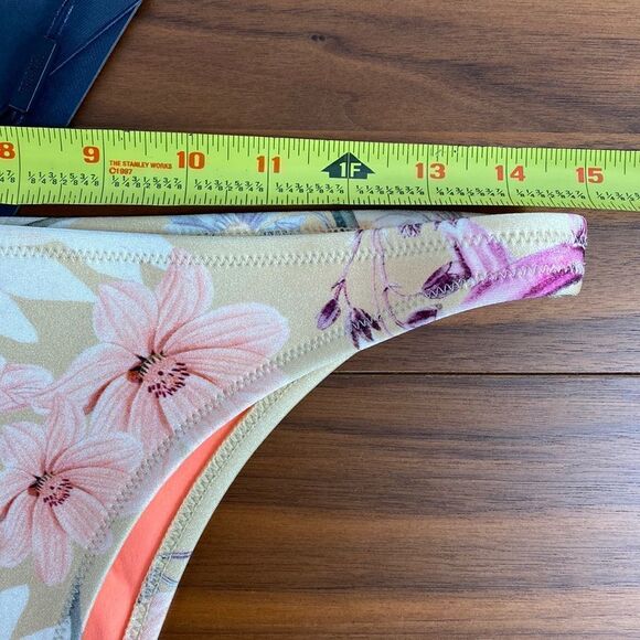 Triangl floral pattern swimsuit bottom size L - Picture 5 of 6